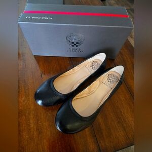 NEW IN BOX VINCE CAMUTO ELLEN black leather flats